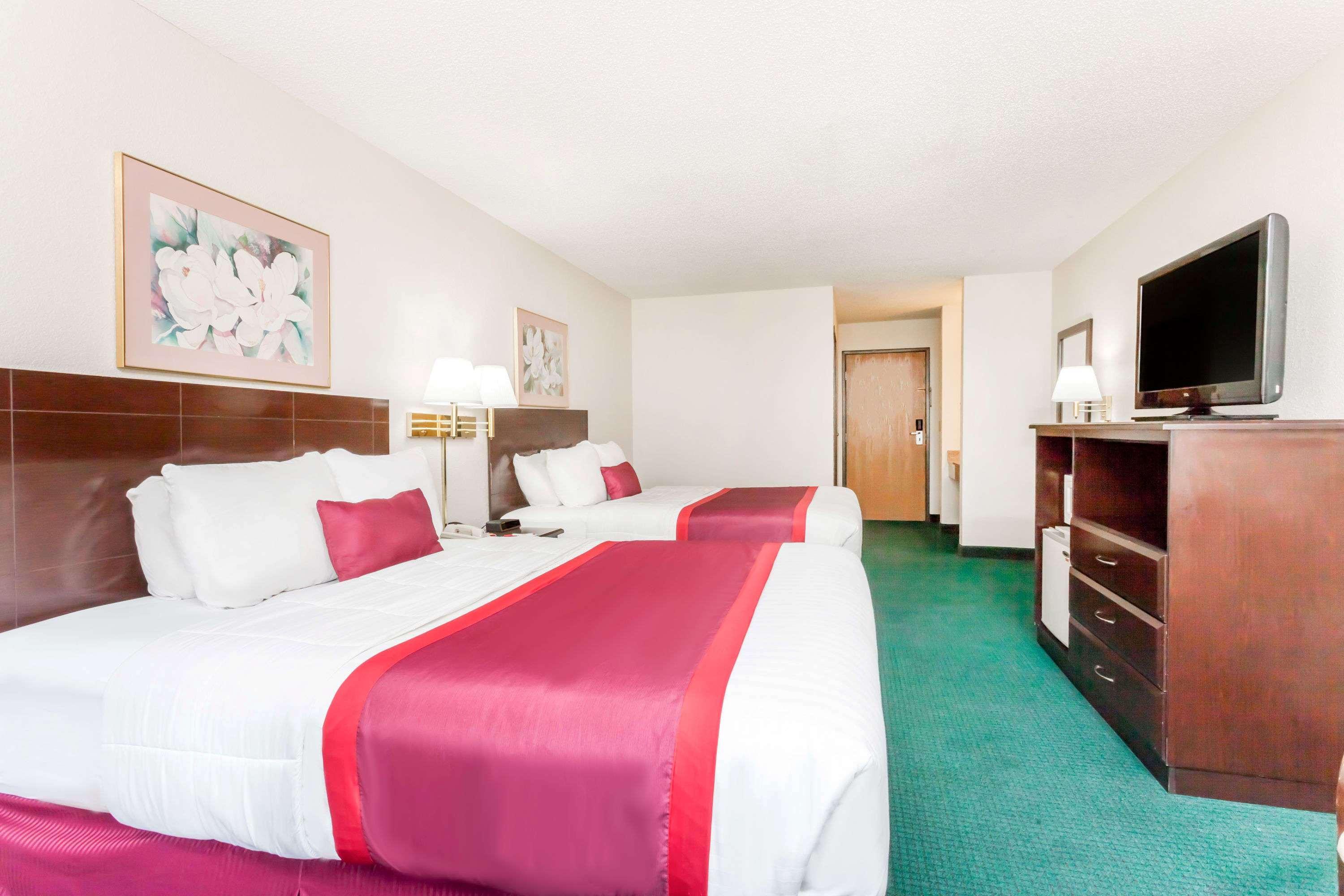 Ramada By Wyndham Tell City מראה חיצוני תמונה