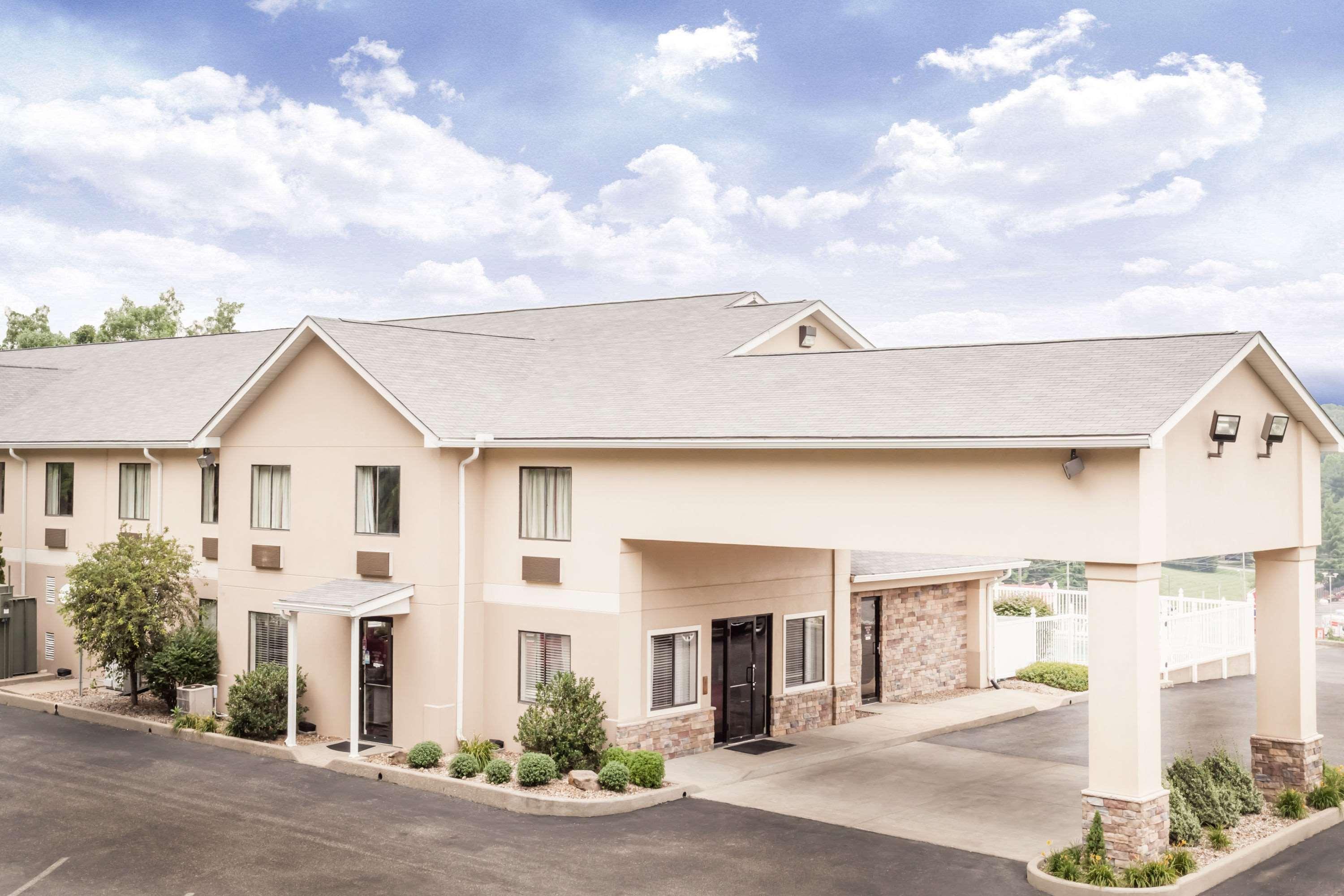 Ramada By Wyndham Tell City מראה חיצוני תמונה