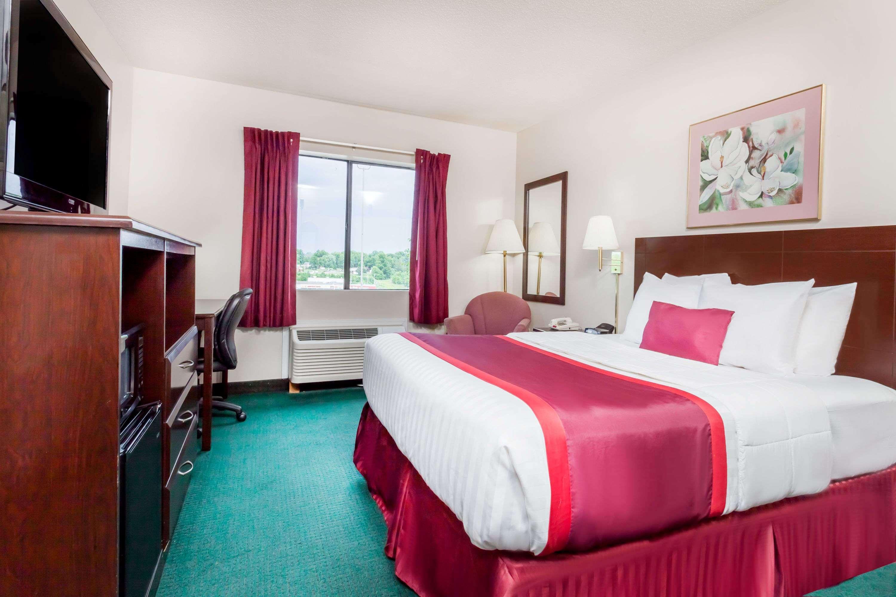 Ramada By Wyndham Tell City מראה חיצוני תמונה