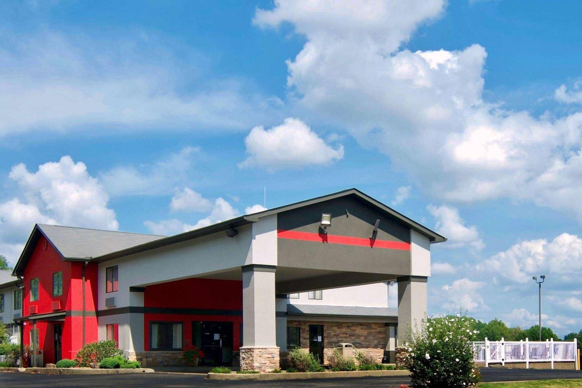 Ramada By Wyndham Tell City מראה חיצוני תמונה