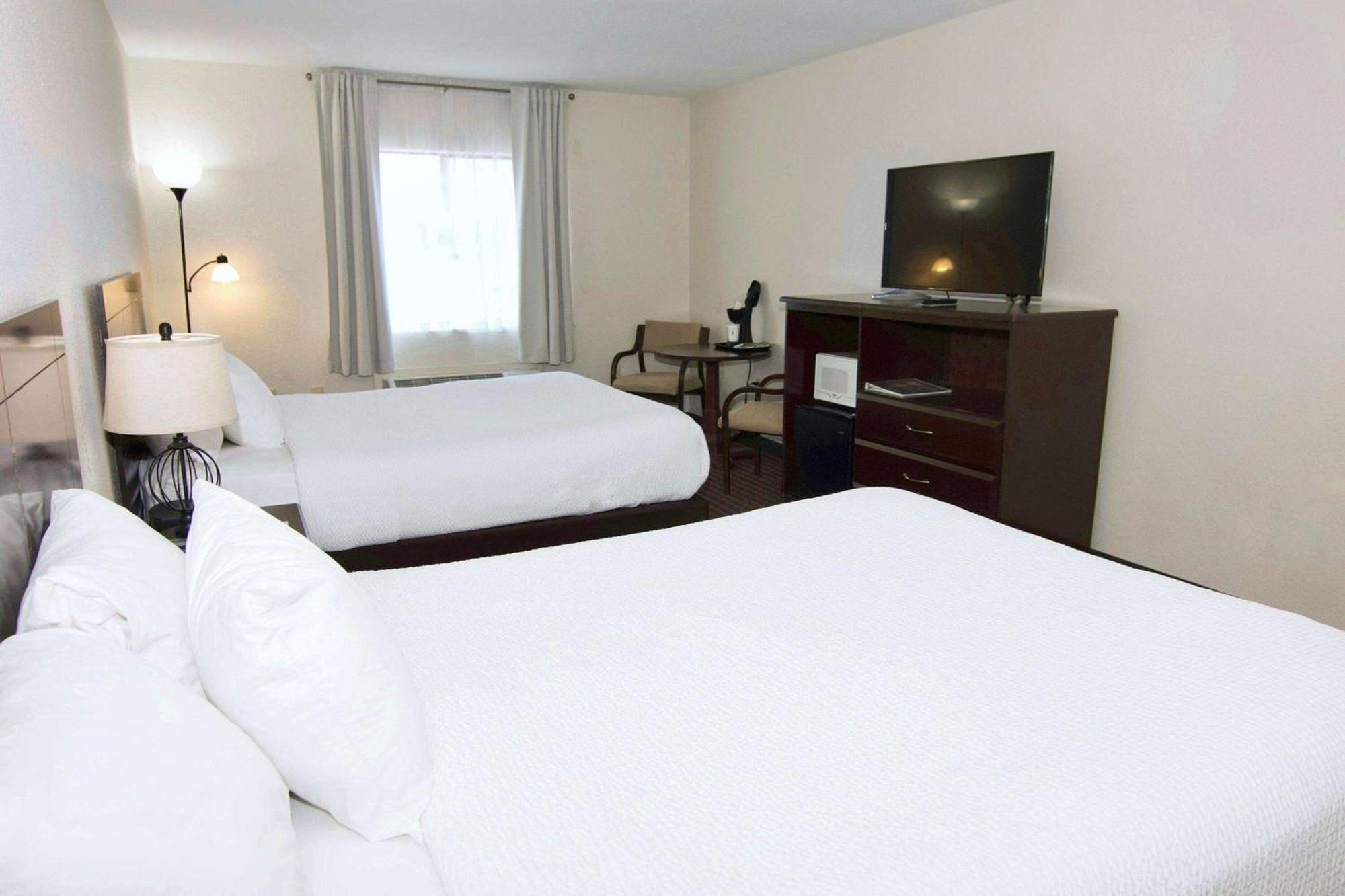 Ramada By Wyndham Tell City מראה חיצוני תמונה
